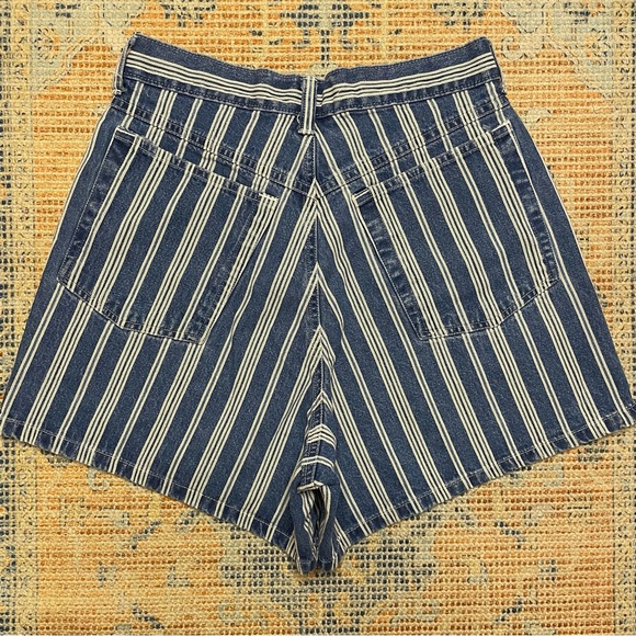 VTG Memphis High Rise Waist Shorts 4in Inseam Pinstripe Blue White Size 5 24 - Picture 8 of 8